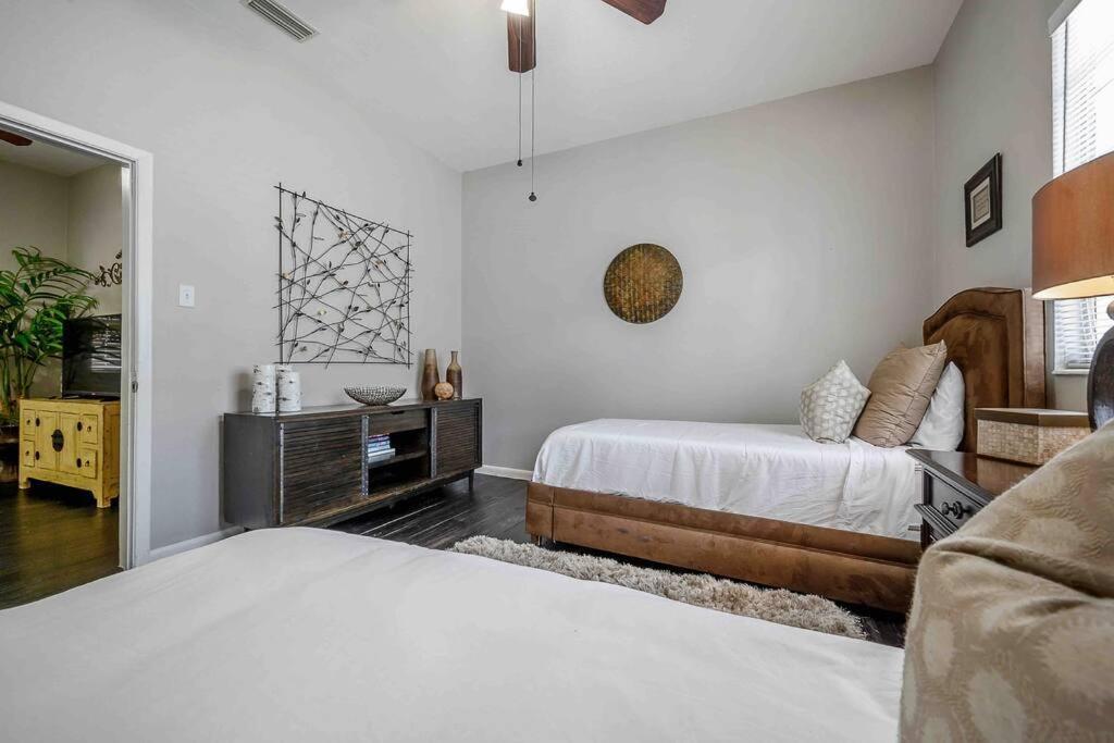 No Ho Yellow Door Bungalow Tampa Bagian luar foto