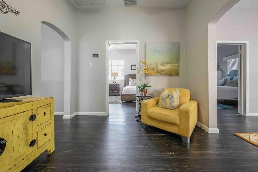 No Ho Yellow Door Bungalow Tampa Bagian luar foto