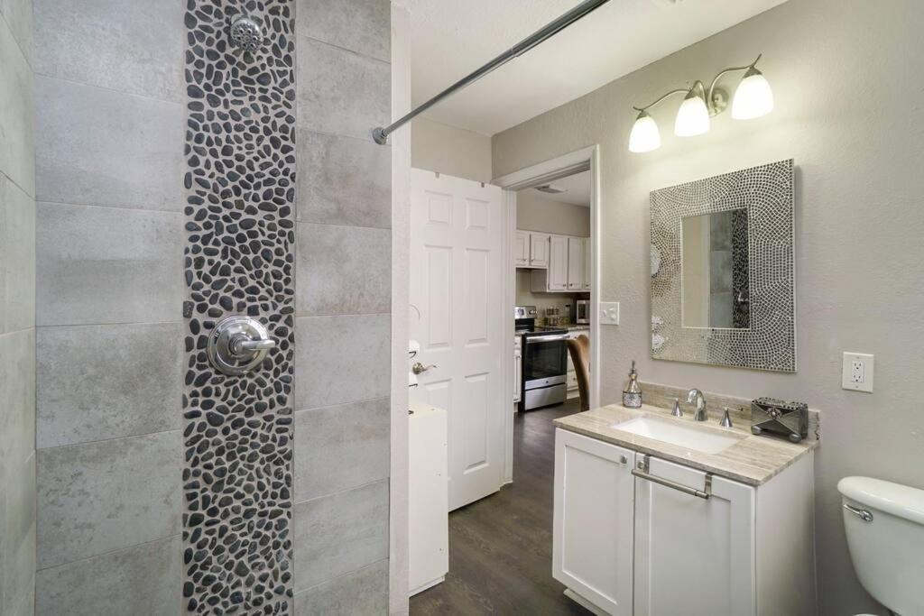 No Ho Yellow Door Bungalow Tampa Bagian luar foto
