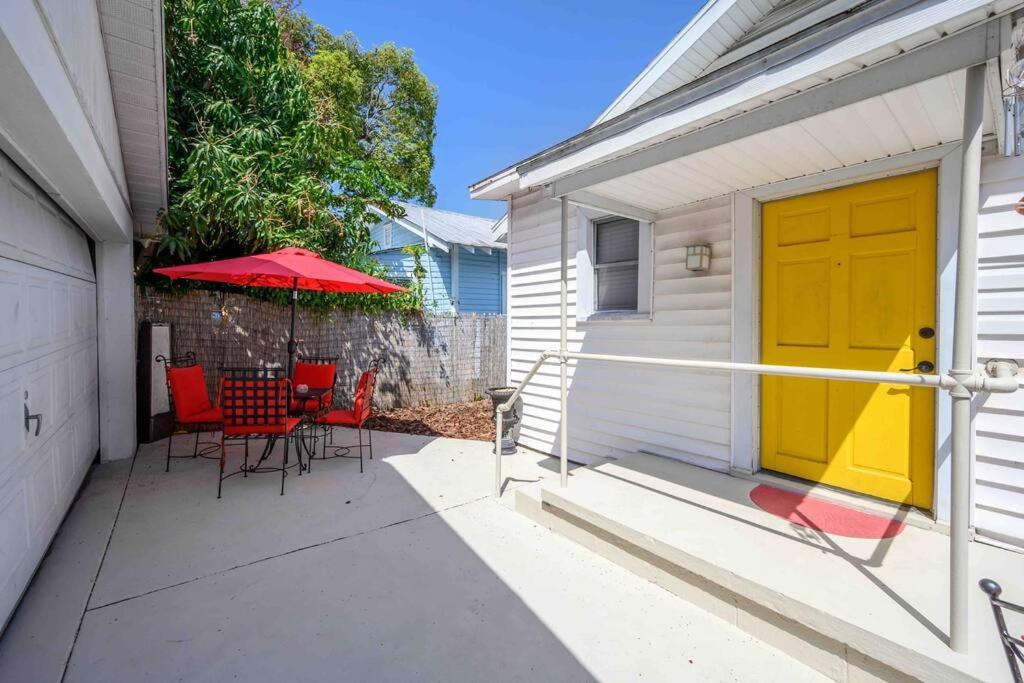 No Ho Yellow Door Bungalow Tampa Bagian luar foto