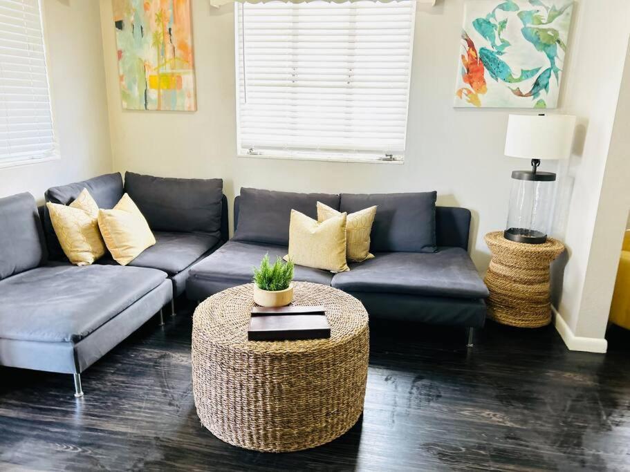No Ho Yellow Door Bungalow Tampa Bagian luar foto