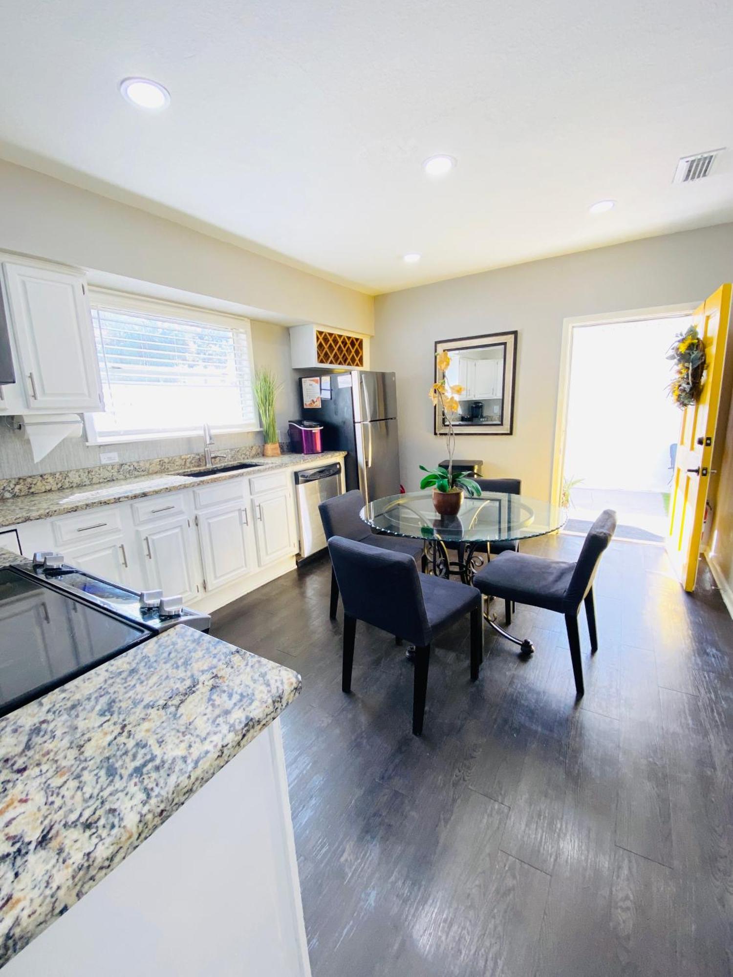 No Ho Yellow Door Bungalow Tampa Bagian luar foto