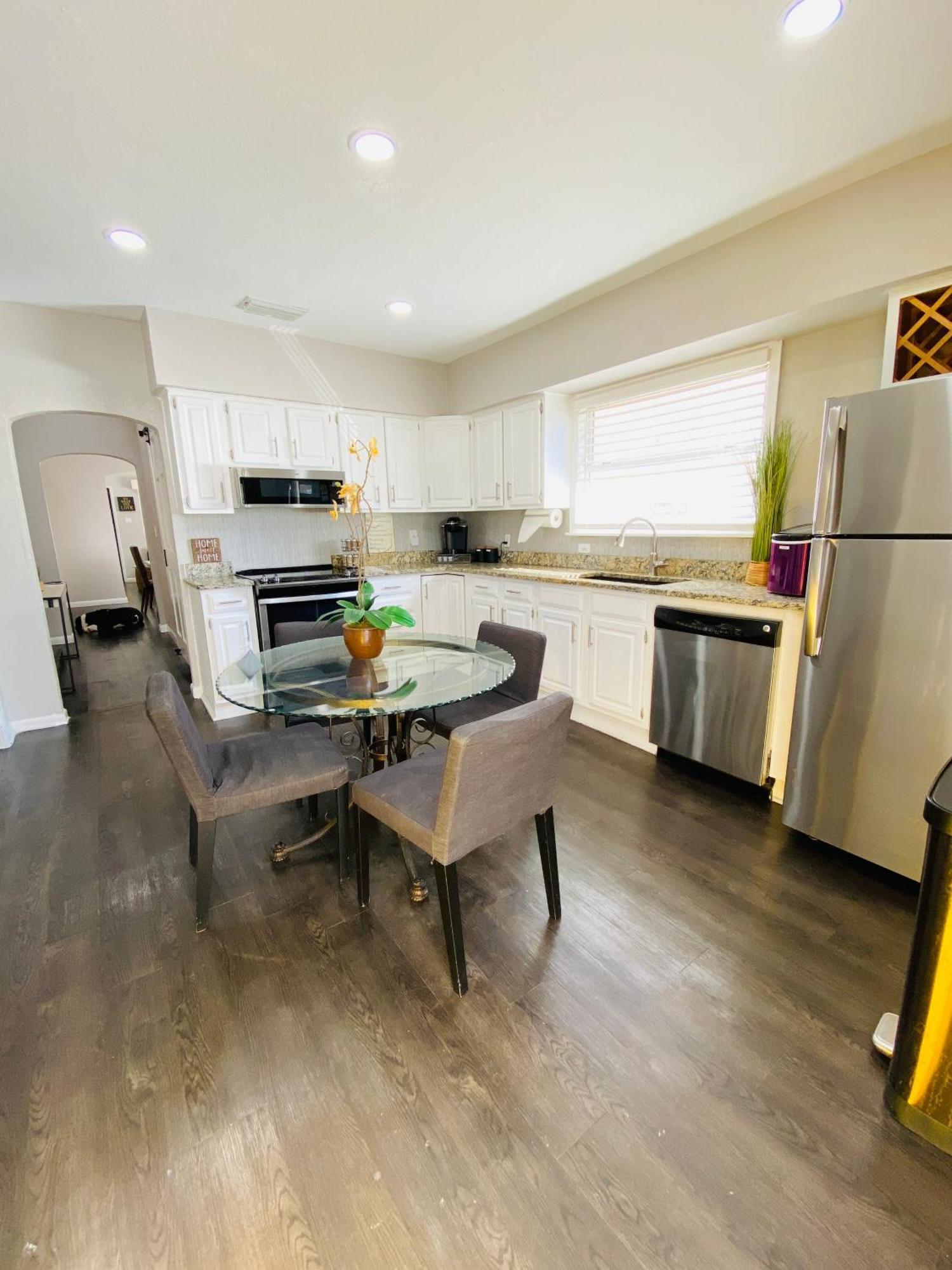 No Ho Yellow Door Bungalow Tampa Bagian luar foto